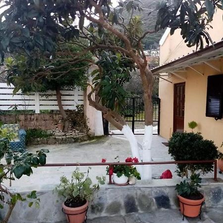 Mitsani Country House Agios Matthaios  Exterior photo